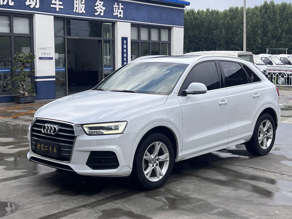 2016 Audi Q3 30 TFSI Fashion vehicle photo 2